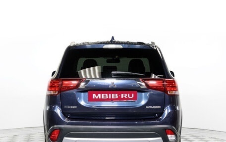 Mitsubishi Outlander III рестайлинг 3, 2017 год, 1 995 000 рублей, 6 фотография