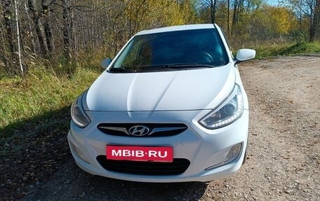 Hyundai Solaris II рестайлинг, 2013 год, 700 000 рублей, 1 фотография