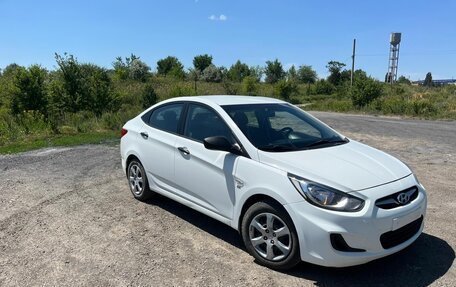 Hyundai Solaris II рестайлинг, 2014 год, 1 000 000 рублей, 5 фотография