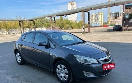 Opel Astra J, 2010 год, 750 000 рублей, 4 фотография