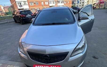 Opel Astra J, 2010 год, 900 000 рублей, 3 фотография