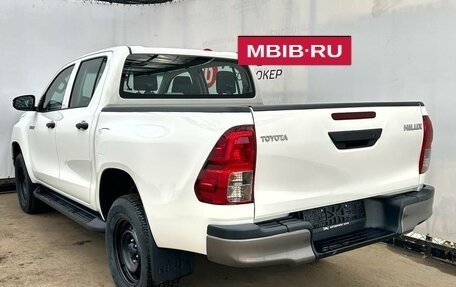 Toyota Hilux VIII, 2022 год, 5 190 000 рублей, 3 фотография