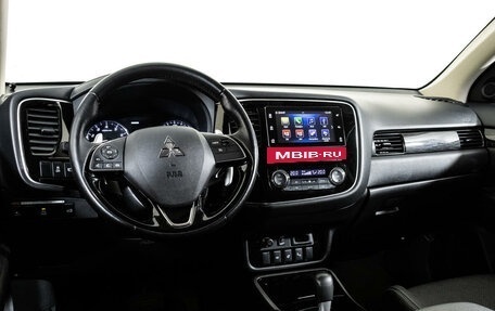 Mitsubishi Outlander III рестайлинг 3, 2017 год, 2 449 000 рублей, 11 фотография