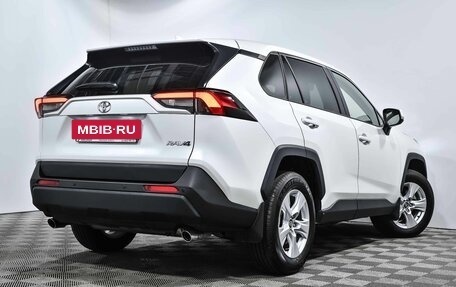 Toyota RAV4, 2023 год, 3 690 000 рублей, 5 фотография