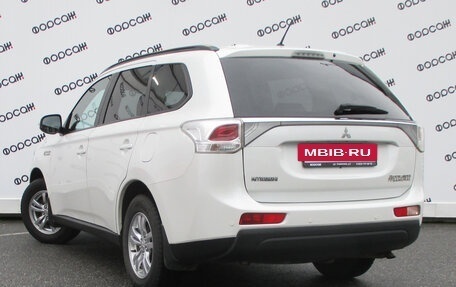 Mitsubishi Outlander III рестайлинг 3, 2013 год, 1 699 000 рублей, 8 фотография