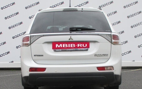 Mitsubishi Outlander III рестайлинг 3, 2013 год, 1 699 000 рублей, 7 фотография