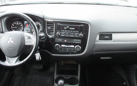 Mitsubishi Outlander III рестайлинг 3, 2013 год, 1 699 000 рублей, 14 фотография