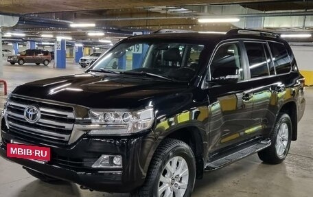 Toyota Land Cruiser 200, 2019 год, 9 300 000 рублей, 2 фотография