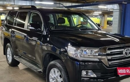 Toyota Land Cruiser 200, 2019 год, 9 300 000 рублей, 6 фотография