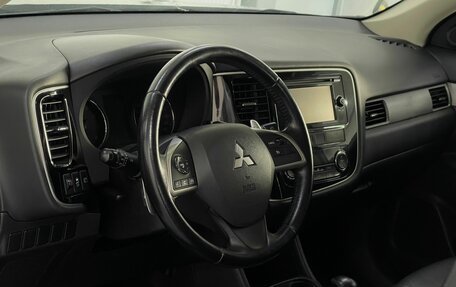 Mitsubishi Outlander III рестайлинг 3, 2013 год, 1 719 000 рублей, 8 фотография