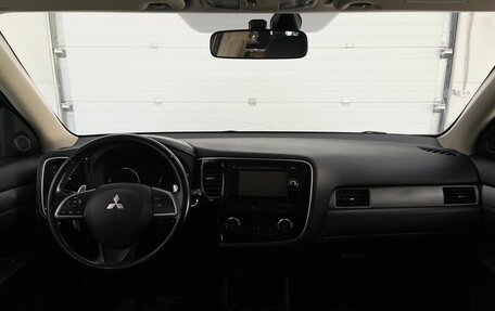 Mitsubishi Outlander III рестайлинг 3, 2013 год, 1 719 000 рублей, 10 фотография