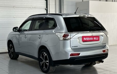 Mitsubishi Outlander III рестайлинг 3, 2013 год, 1 719 000 рублей, 6 фотография