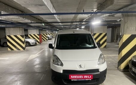 Peugeot Partner II рестайлинг 2, 2013 год, 800 000 рублей, 2 фотография