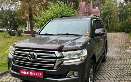 Toyota Land Cruiser 200, 2015 год, 8 000 000 рублей, 1 фотография