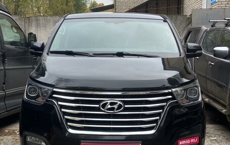 Hyundai Grand Starex Grand Starex I рестайлинг 2, 2018 год, 4 100 000 рублей, 1 фотография