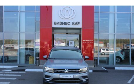 Volkswagen Tiguan II, 2018 год, 2 630 000 рублей, 2 фотография