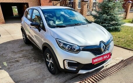 Renault Kaptur I рестайлинг, 2019 год, 2 250 000 рублей, 32 фотография