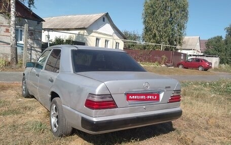 Mercedes-Benz E-Класс, 1993 год, 265 000 рублей, 1 фотография