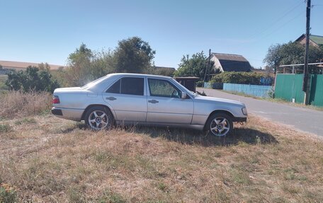 Mercedes-Benz E-Класс, 1993 год, 265 000 рублей, 2 фотография