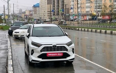 Toyota RAV4, 2019 год, 3 900 000 рублей, 4 фотография