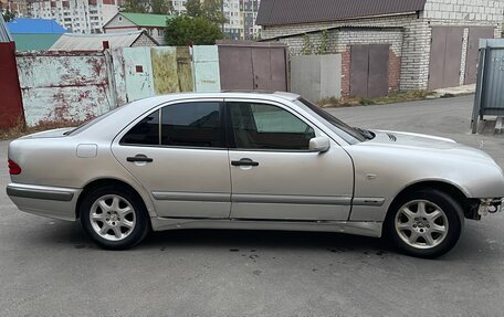 Mercedes-Benz E-Класс, 1997 год, 249 000 рублей, 3 фотография