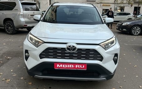 Toyota RAV4, 2021 год, 3 675 000 рублей, 1 фотография