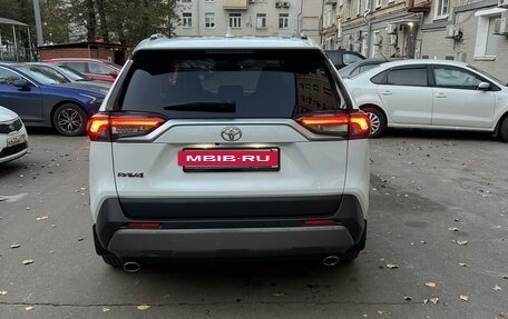 Toyota RAV4, 2021 год, 3 675 000 рублей, 6 фотография