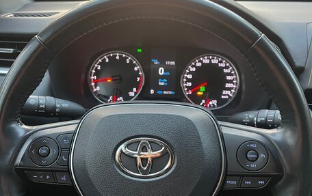 Toyota RAV4, 2021 год, 3 675 000 рублей, 13 фотография