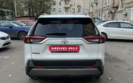 Toyota RAV4, 2021 год, 3 675 000 рублей, 5 фотография