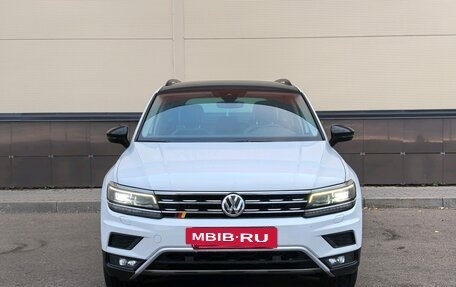 Volkswagen Tiguan II, 2019 год, 2 727 000 рублей, 2 фотография