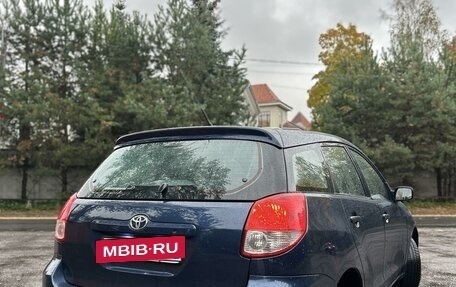 Toyota Matrix, 2004 год, 680 000 рублей, 10 фотография