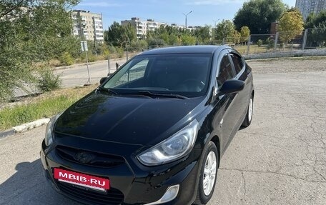 Hyundai Solaris II рестайлинг, 2012 год, 700 000 рублей, 3 фотография