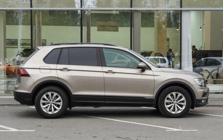 Volkswagen Tiguan II, 2019 год, 2 549 000 рублей, 5 фотография