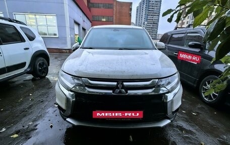 Mitsubishi Outlander III рестайлинг 3, 2017 год, 1 600 000 рублей, 2 фотография