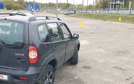 Chevrolet Niva I рестайлинг, 2017 год, 730 000 рублей, 2 фотография