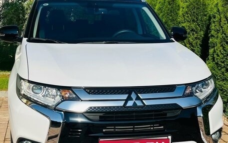 Mitsubishi Outlander III рестайлинг 3, 2022 год, 3 599 000 рублей, 4 фотография