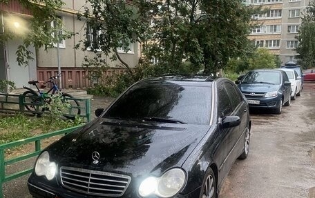 Mercedes-Benz C-Класс, 2005 год, 630 000 рублей, 4 фотография