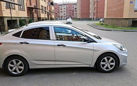 Hyundai Solaris II рестайлинг, 2013 год, 1 100 000 рублей, 7 фотография