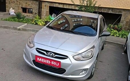 Hyundai Solaris II рестайлинг, 2013 год, 1 100 000 рублей, 2 фотография