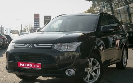 Mitsubishi Outlander III рестайлинг 3, 2013 год, 1 645 000 рублей, 1 фотография