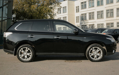 Mitsubishi Outlander III рестайлинг 3, 2013 год, 1 645 000 рублей, 4 фотография