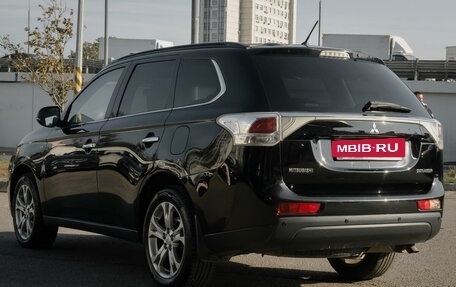 Mitsubishi Outlander III рестайлинг 3, 2013 год, 1 645 000 рублей, 7 фотография