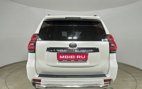 Toyota Land Cruiser Prado 150 рестайлинг 2, 2020 год, 4 900 000 рублей, 6 фотография