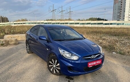 Hyundai Solaris II рестайлинг, 2011 год, 800 000 рублей, 1 фотография