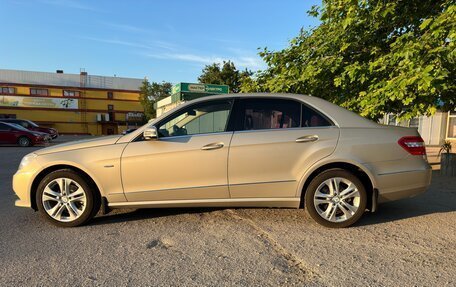 Mercedes-Benz E-Класс, 2011 год, 2 300 000 рублей, 5 фотография