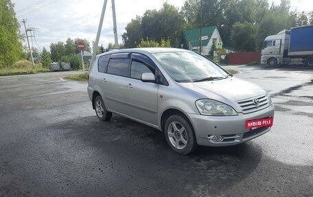 Toyota Ipsum II, 2001 год, 825 000 рублей, 3 фотография