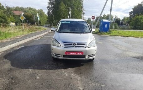 Toyota Ipsum II, 2001 год, 825 000 рублей, 2 фотография