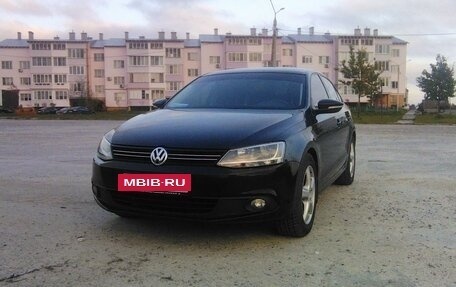 Volkswagen Jetta VI, 2013 год, 940 000 рублей, 4 фотография