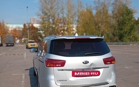 KIA Carnival III, 2018 год, 2 820 000 рублей, 9 фотография