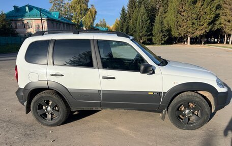 Chevrolet Niva I рестайлинг, 2017 год, 805 000 рублей, 8 фотография